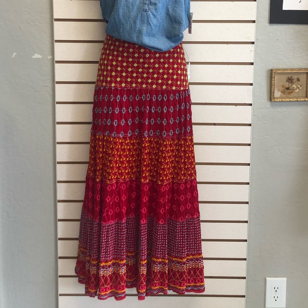 Johnny Was Red floral embroidered tiered skirt with elastic waist size 32.
